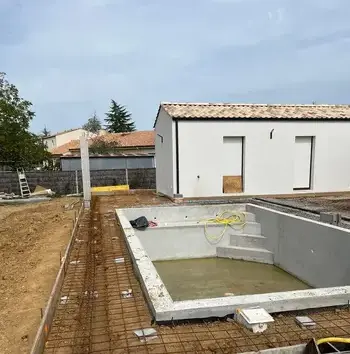 maçon à Port Saint-Père - image 3