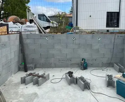 maçon à Port Saint-Père - image 4